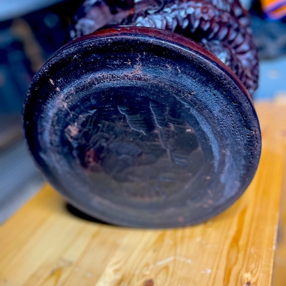 Hand carved Chinese dark red wood rice storage container. - Picture 10 of 11